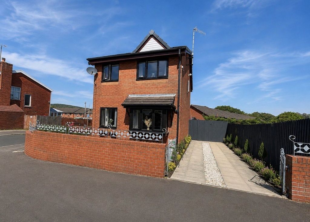 Property photo 1 of 17 Picture No. 01