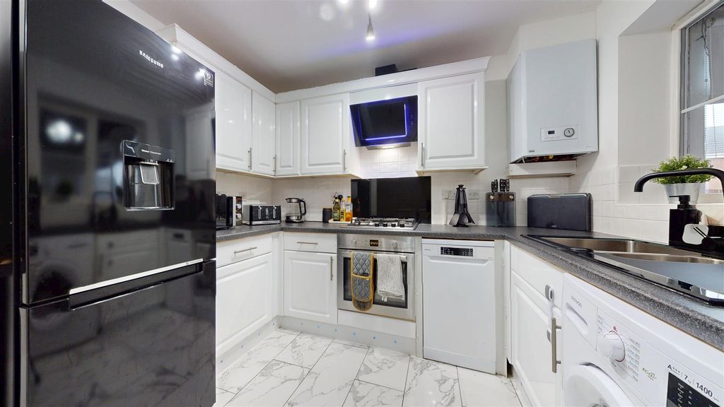 Property photo 3 of 32 The-Hedgerows Kitchen