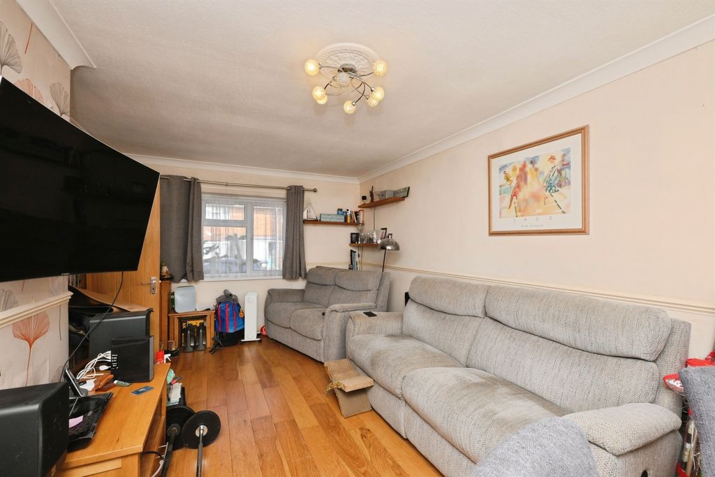 Property photo 3 of 12