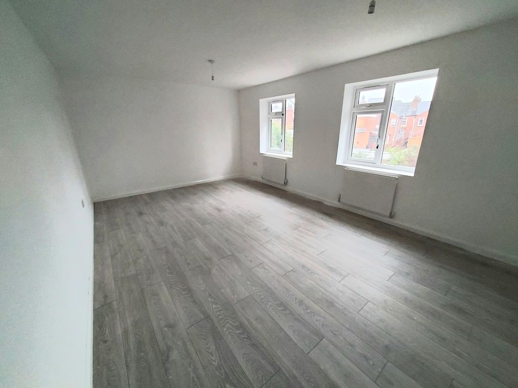 Property photo 3 of 5 Living Room