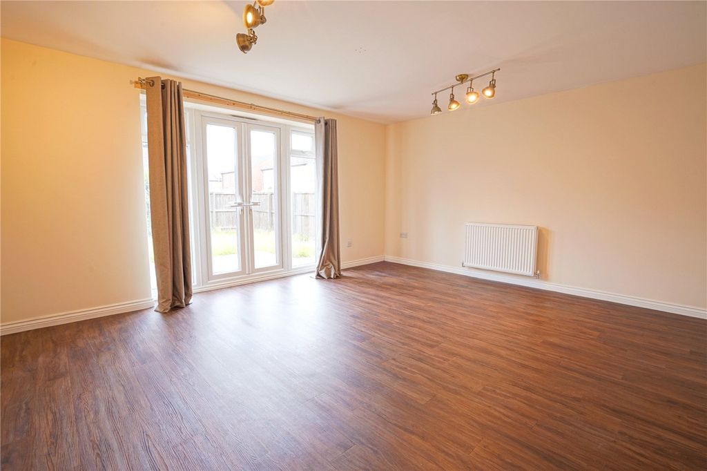 Property photo 2 of 15 Picture No. 13