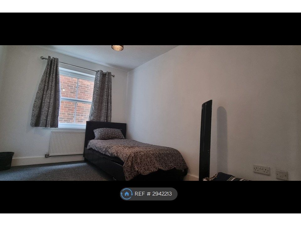 Property photo 2 of 8 Ensuite Room For Rent