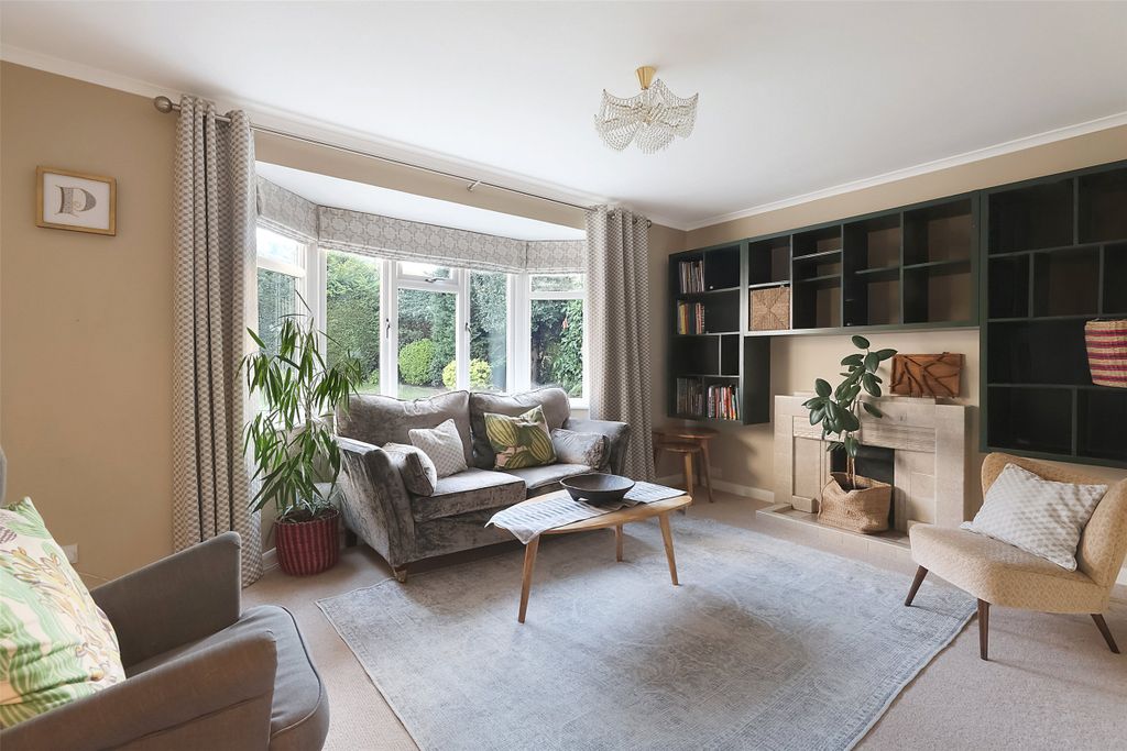 Property photo 2 of 18 Sitting Room