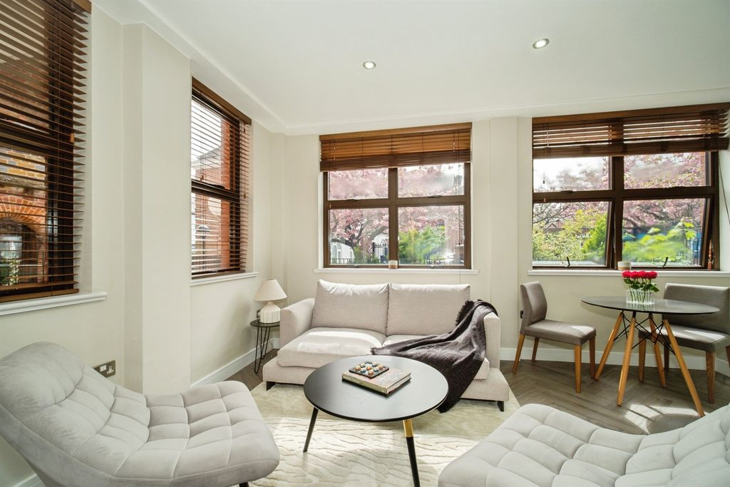 Property photo 2 of 8