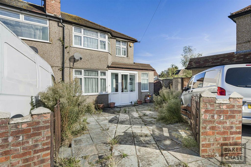 Property photo 1 of 24 Front Garden