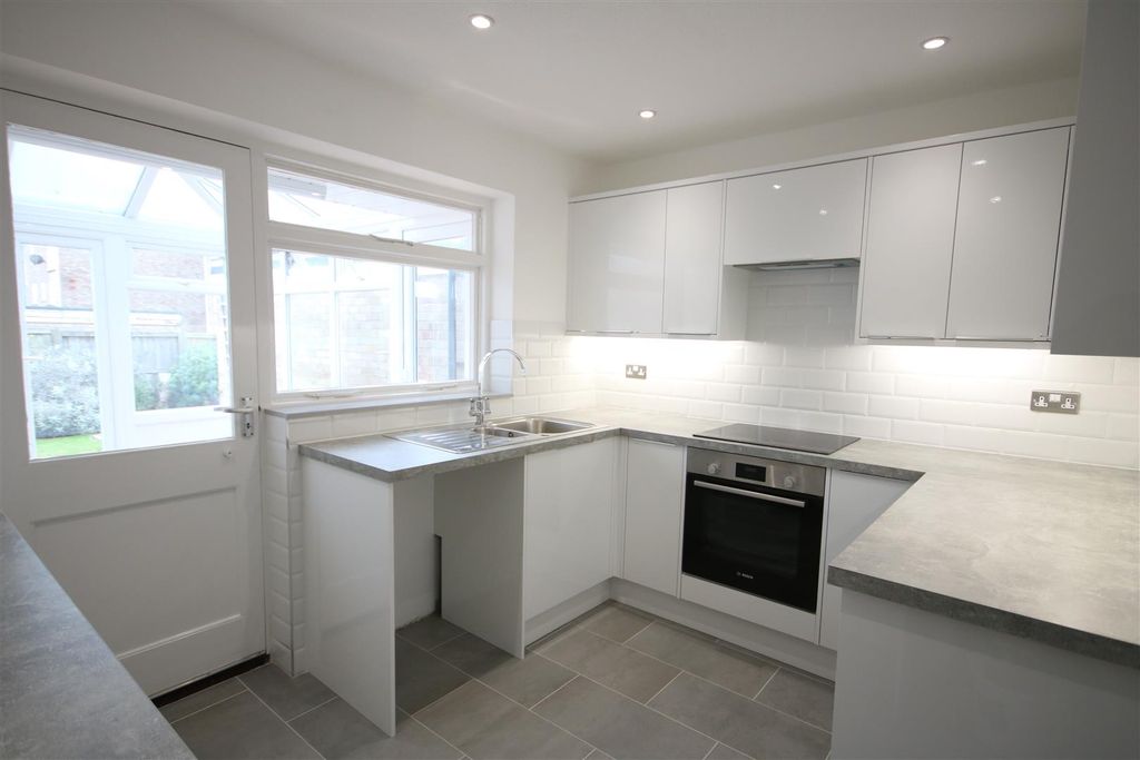 Property photo 2 of 11 Kitchen