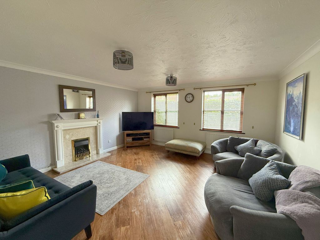 Property photo 2 of 32 Gallery