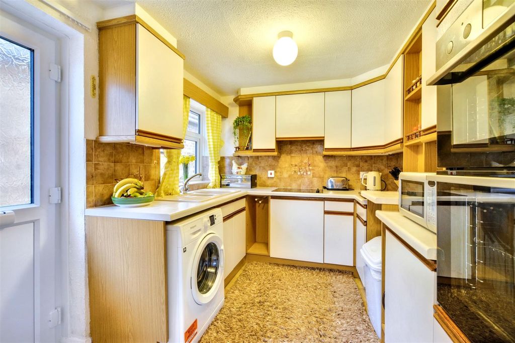 Property photo 3 of 17 Kitchen