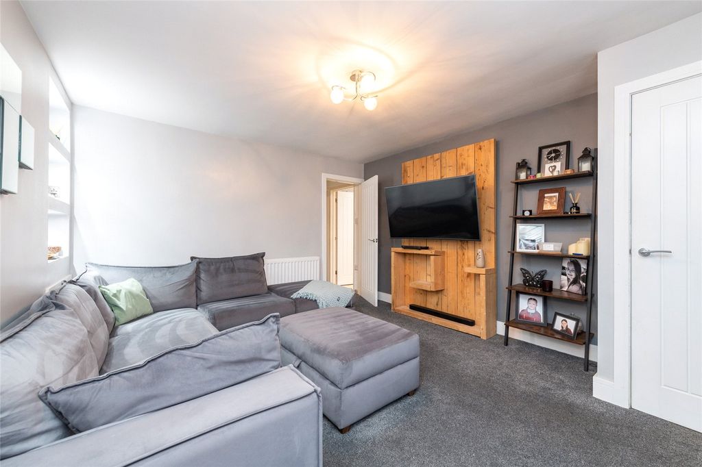 Property photo 3 of 26 Sitting Room