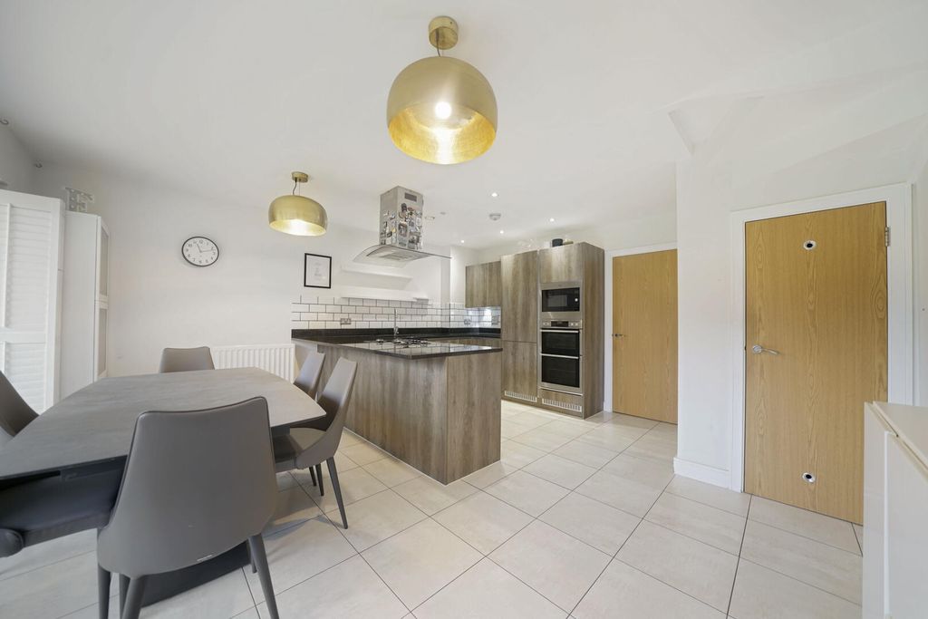 Property photo 2 of 24 Kitchen