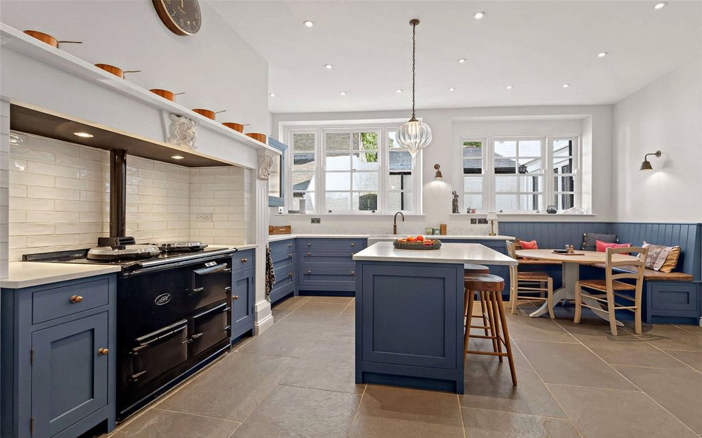Property photo 3 of 34 Kitchen