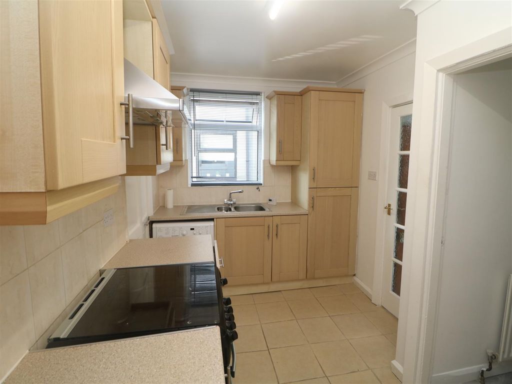 Property photo 2 of 11 Kitchen