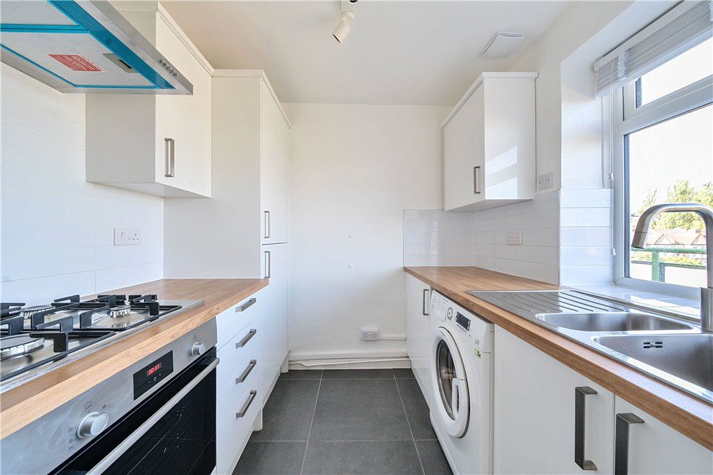 Property photo 2 of 14 Kitchen