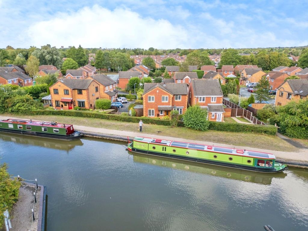 Property photo 1 of 28 29Somersetclosedrone-4.Jpg