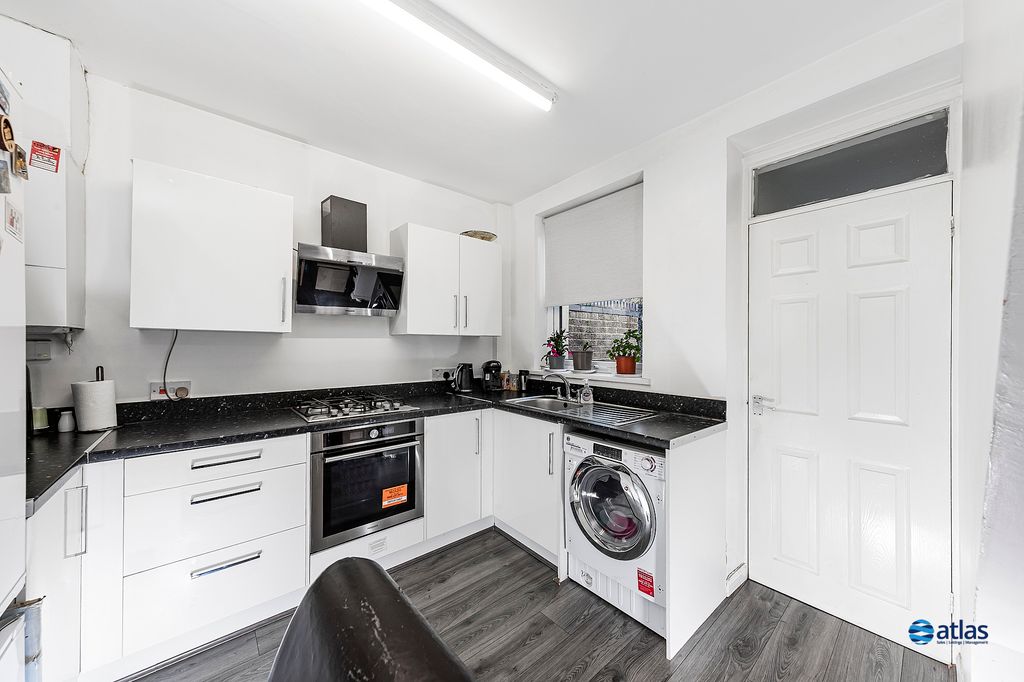 Property photo 2 of 12 Kitchen