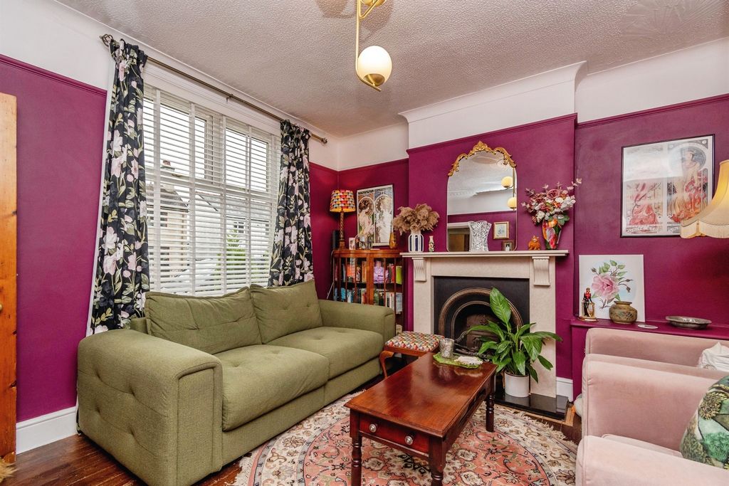 Property photo 2 of 25