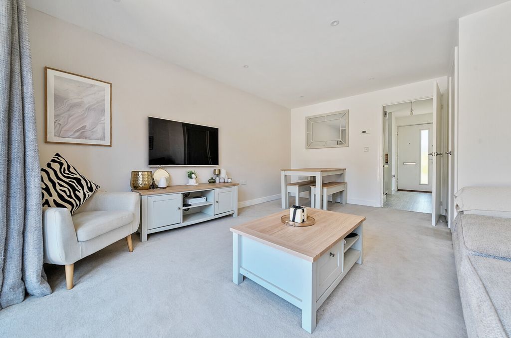 Property photo 3 of 13 1325203-23-687A6F...