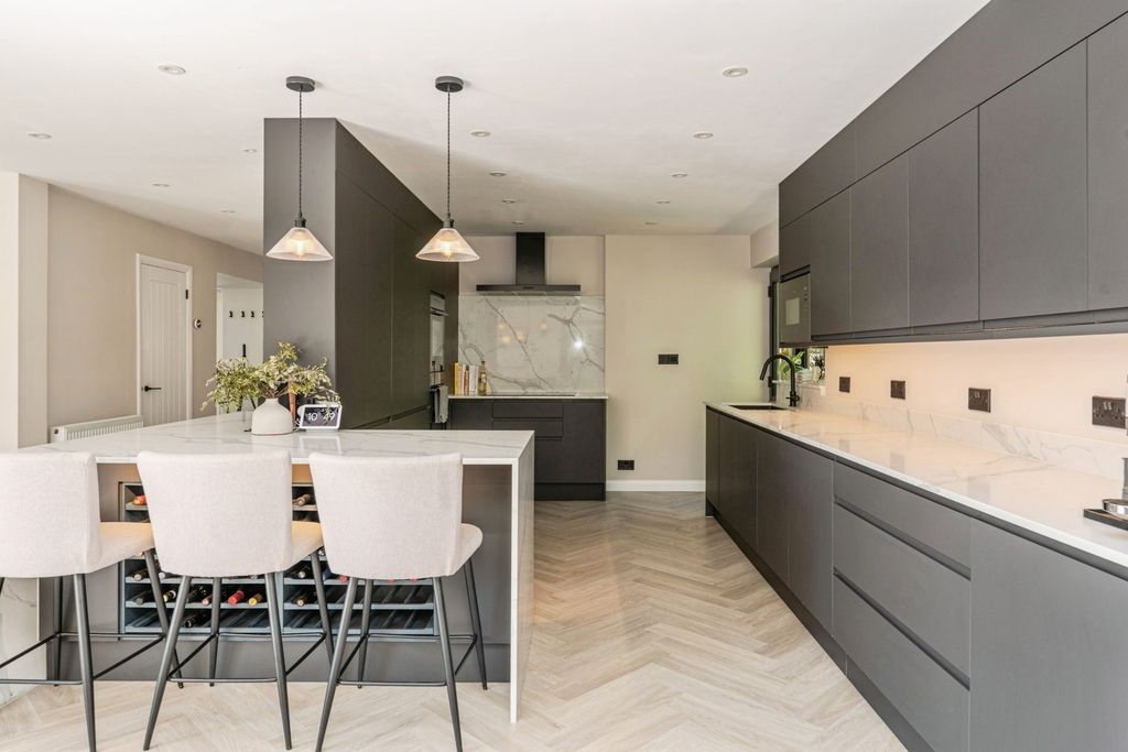 Property photo 2 of 32 Pbox-Img.Jpg