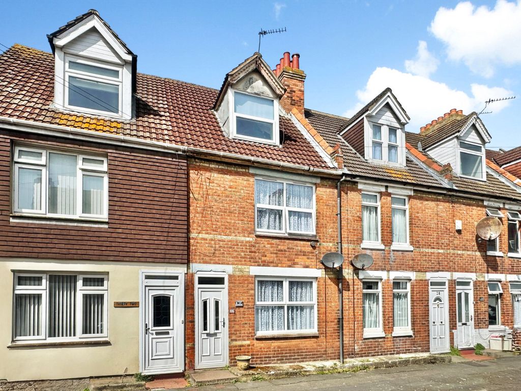 Property photo 1 of 11 Gladstone Road