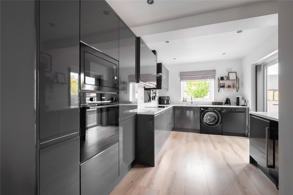 Property photo 3 of 23 Kitchen