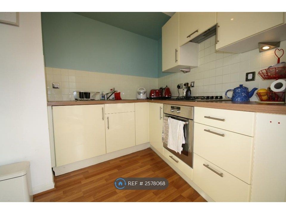 Property photo 3 of 8 Kitchen