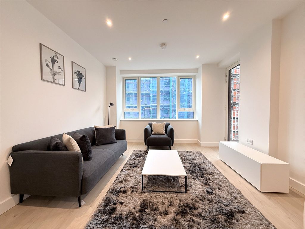 Property photo 2 of 8 Picture No. 12