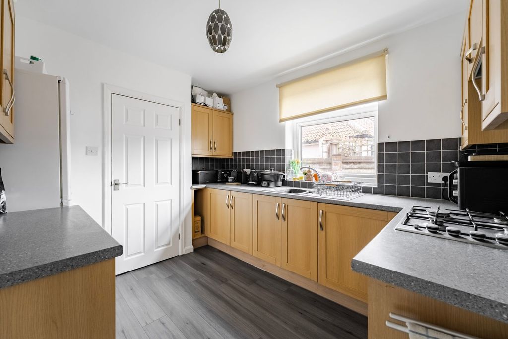 Property photo 3 of 23