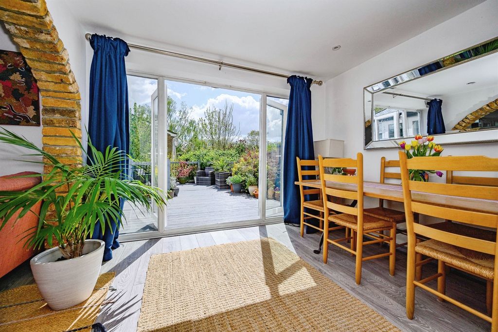 Property photo 3 of 21