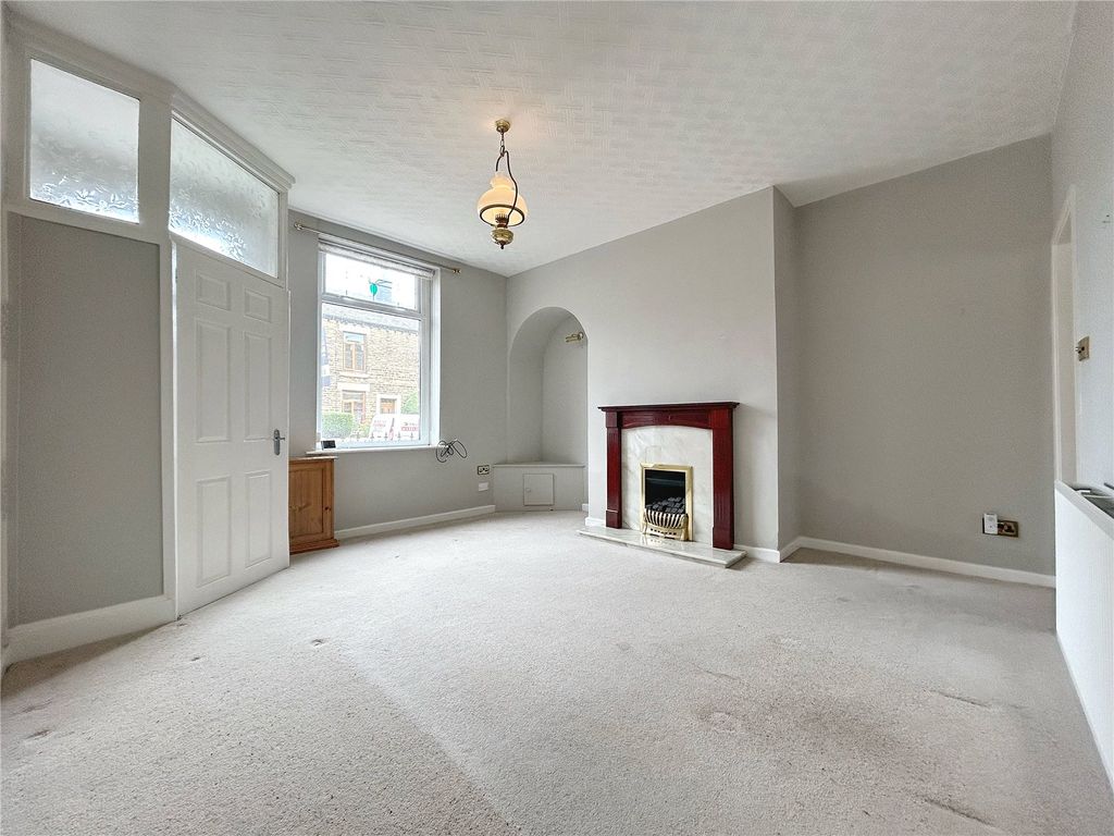 Property photo 2 of 15 Lounge