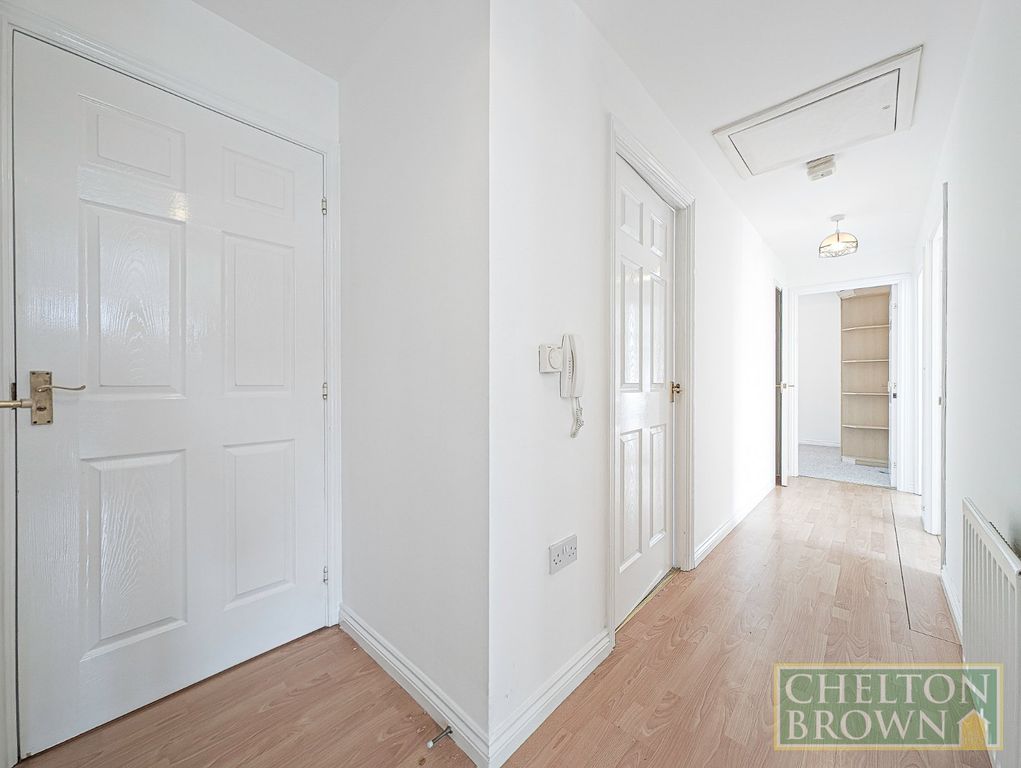 Property photo 2 of 24 Entrance Hall