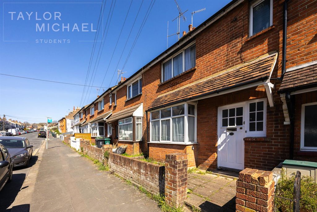 Property photo 1 of 8 External