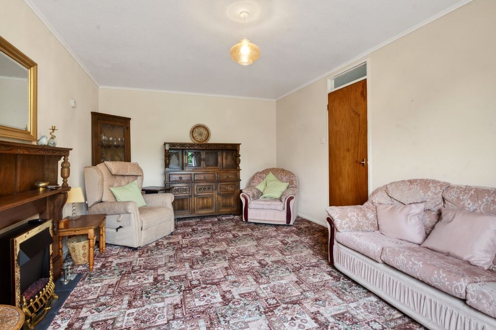 Property photo 3 of 17 Living Room (2)