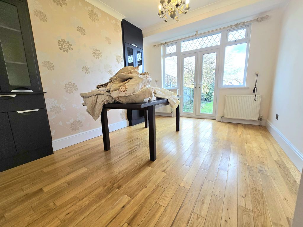 Property photo 3 of 10 c511E33A-d37c-4612-8F56-E5E6499E8124