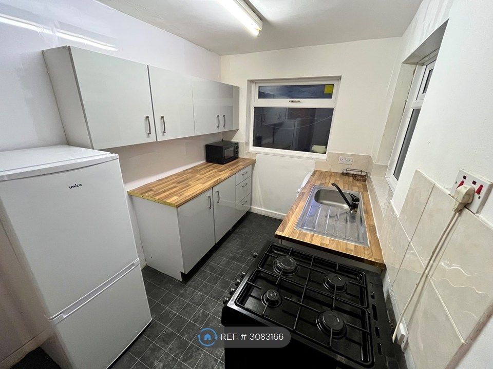Property photo 3 of 8 Communal Kitchen