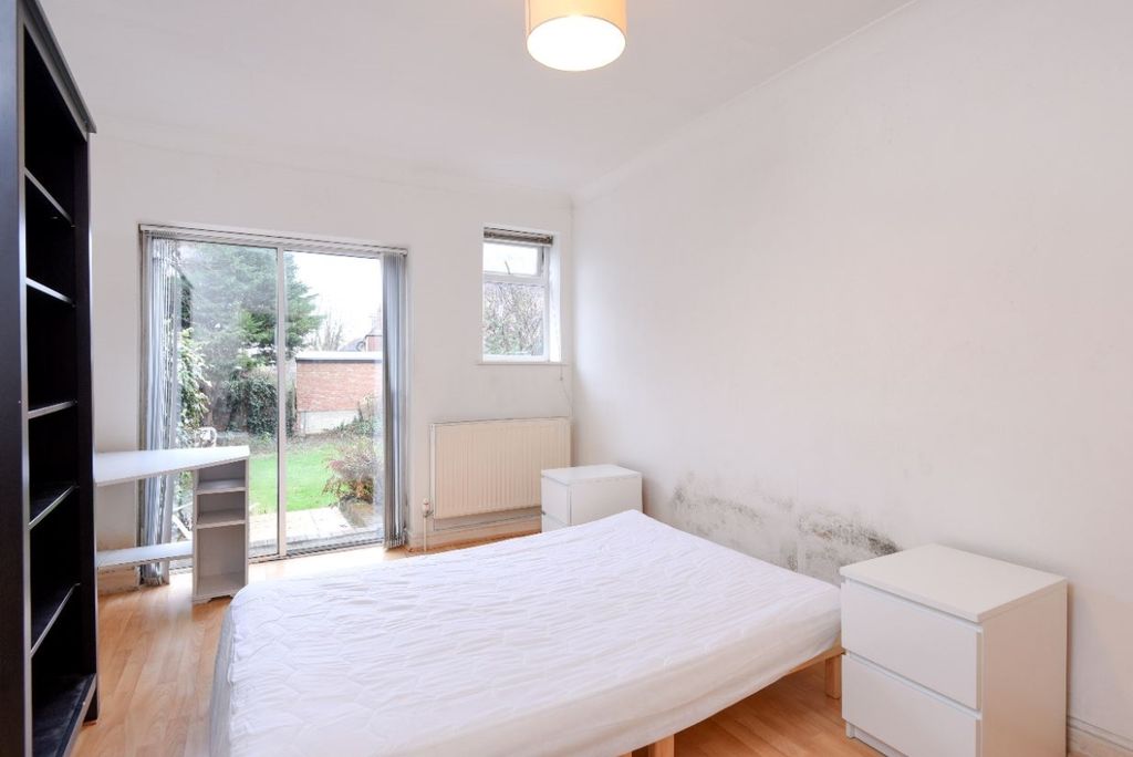 Property photo 2 of 5 Bedroom