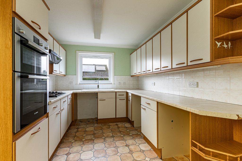 Property photo 3 of 42