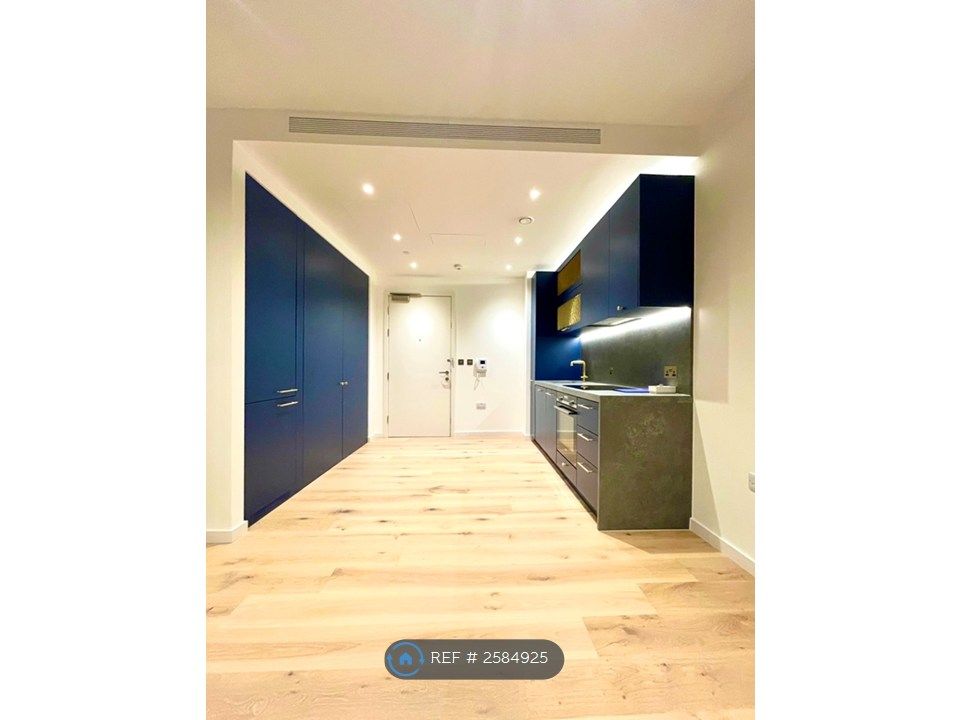 Property photo 3 of 11 Entrance