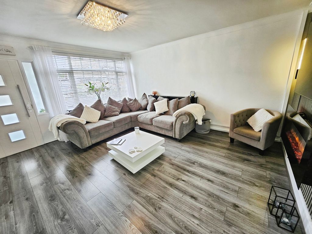 Property photo 1 of 23 Lounge