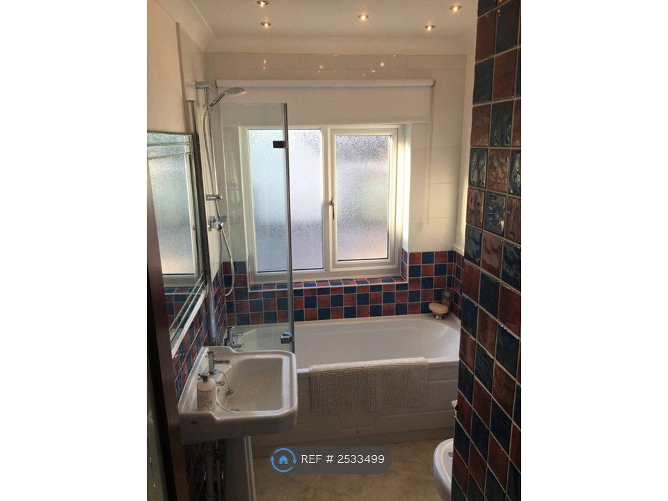 Property photo 3 of 6 Shared Bathroom/Shower