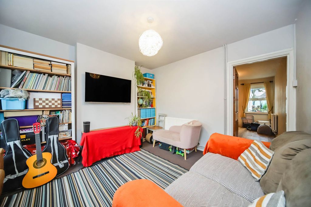 Property photo 3 of 11