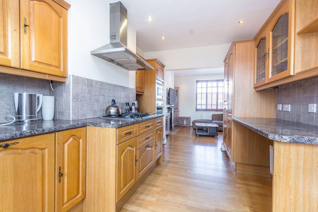Property photo 2 of 5