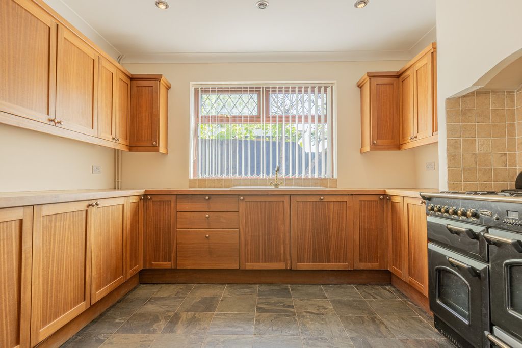 Property photo 2 of 26