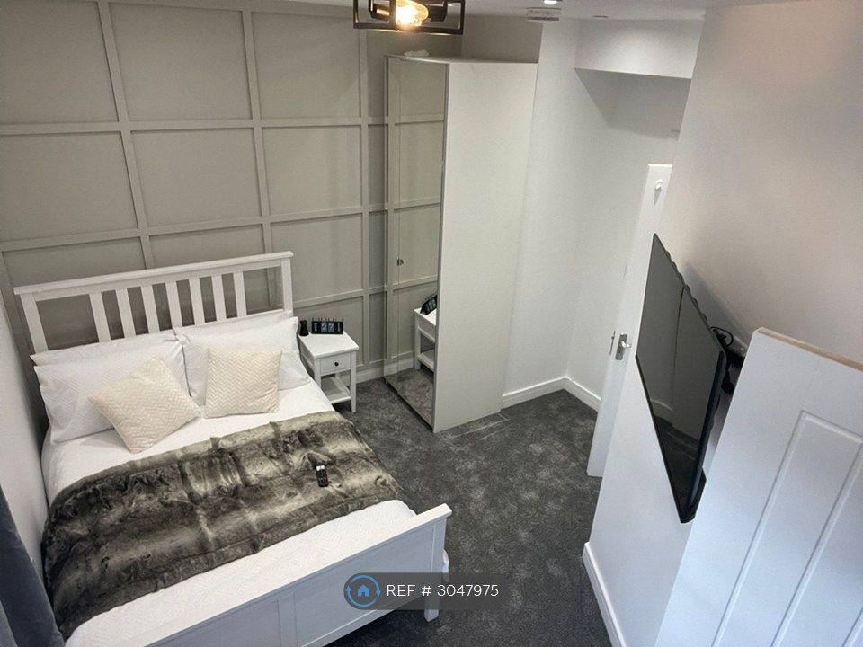 Property photo 1 of 10 Room 5