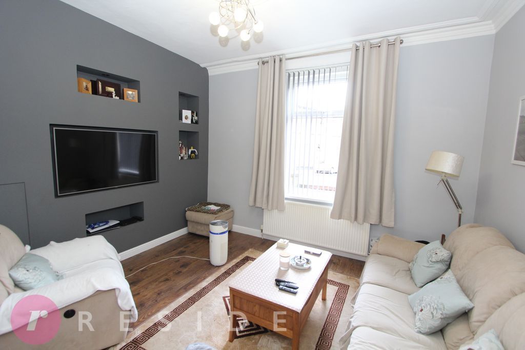 Property photo 3 of 13 Lounge