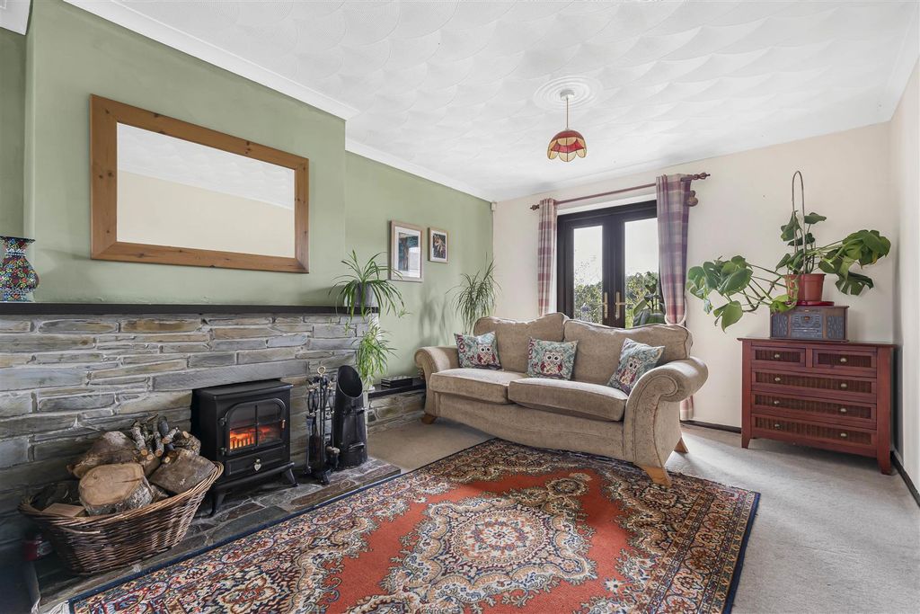 Property photo 2 of 26