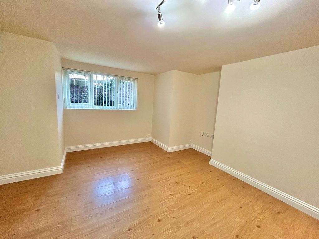 Property photo 3 of 12 Picture No. 05