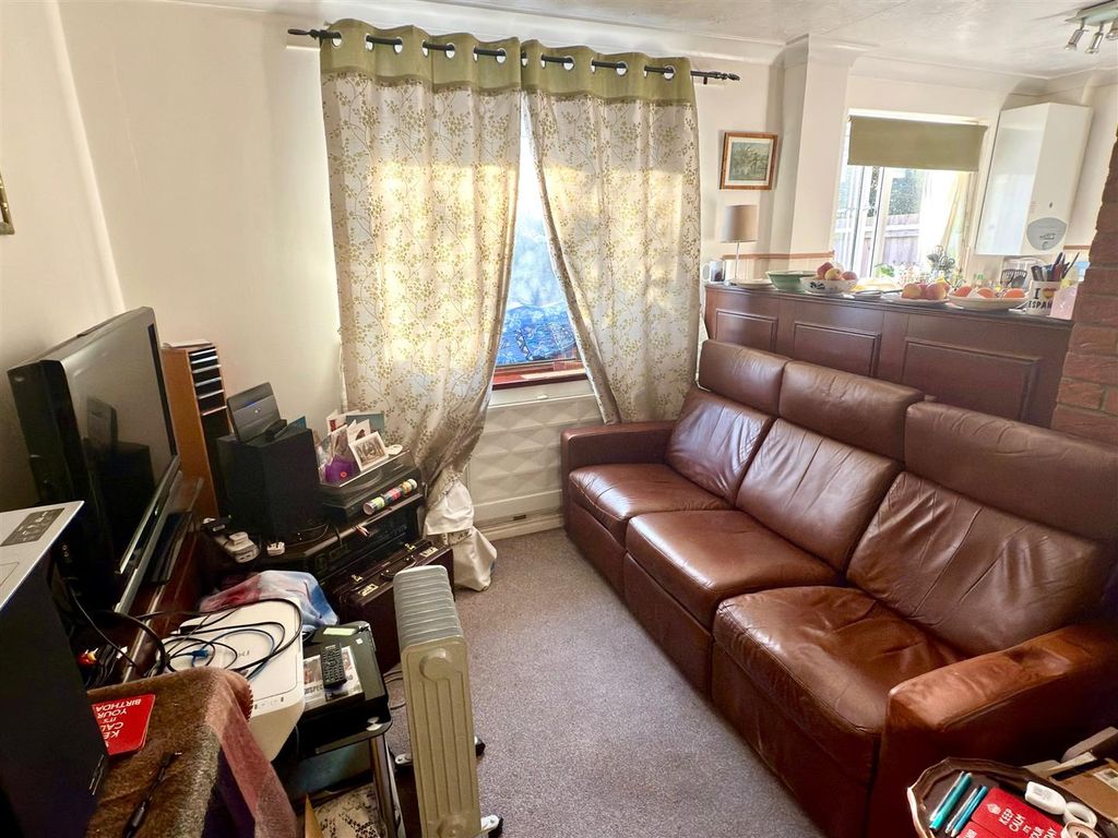 Property photo 3 of 10 Lounge.Jpg