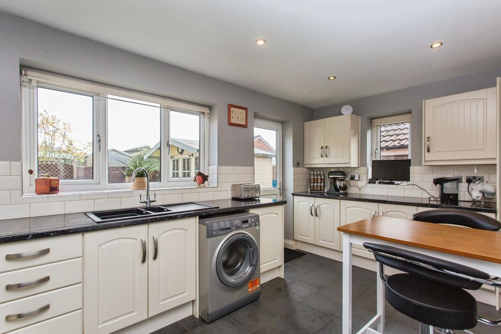 Property photo 3 of 17 Photo