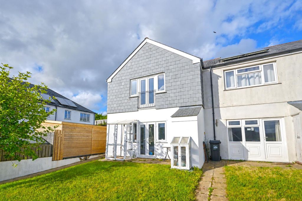Property photo 1 of 11 Outside