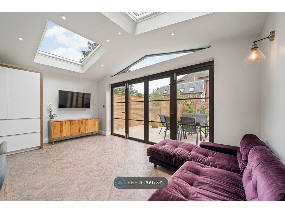 Property photo 3 of 23 Kitchen